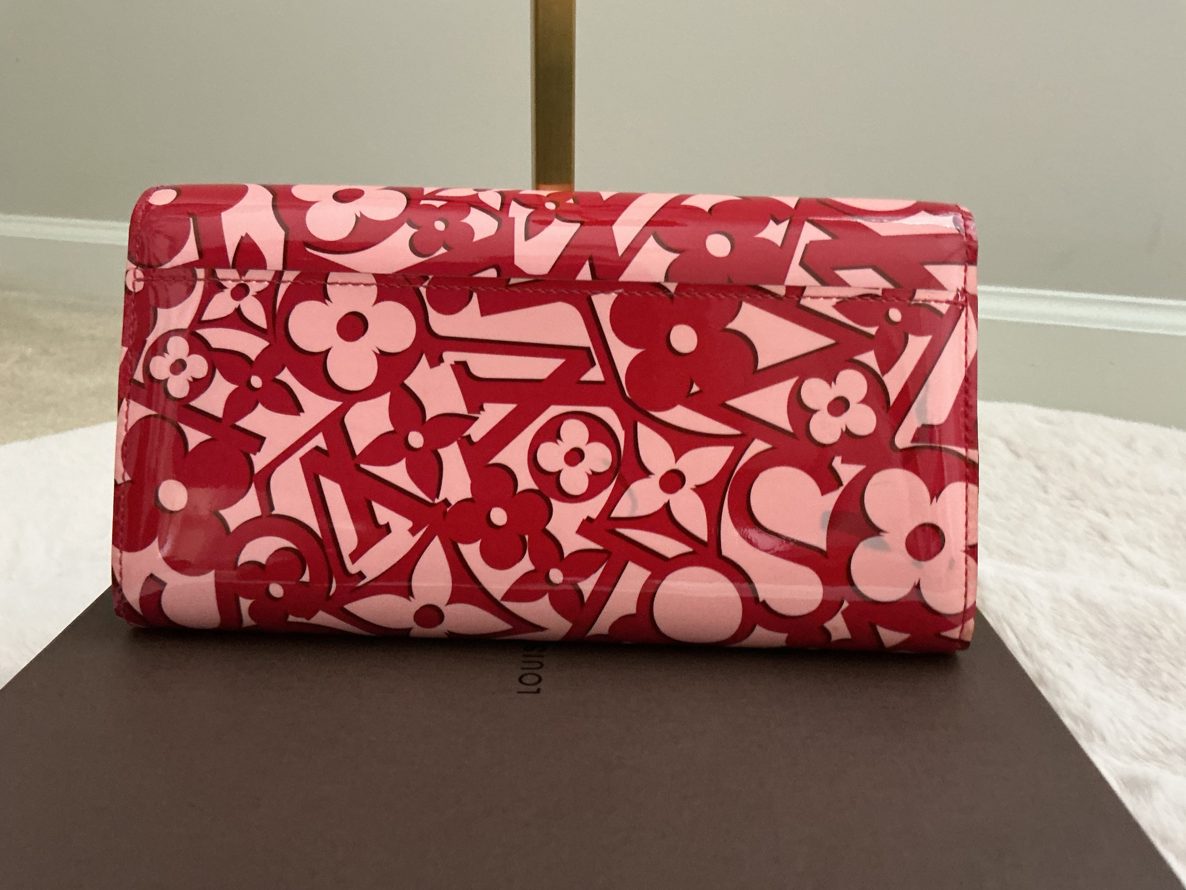 Louis Vuitton Portefeuille Sarah  Vernis Sweet Long Wallet Full Enculsion