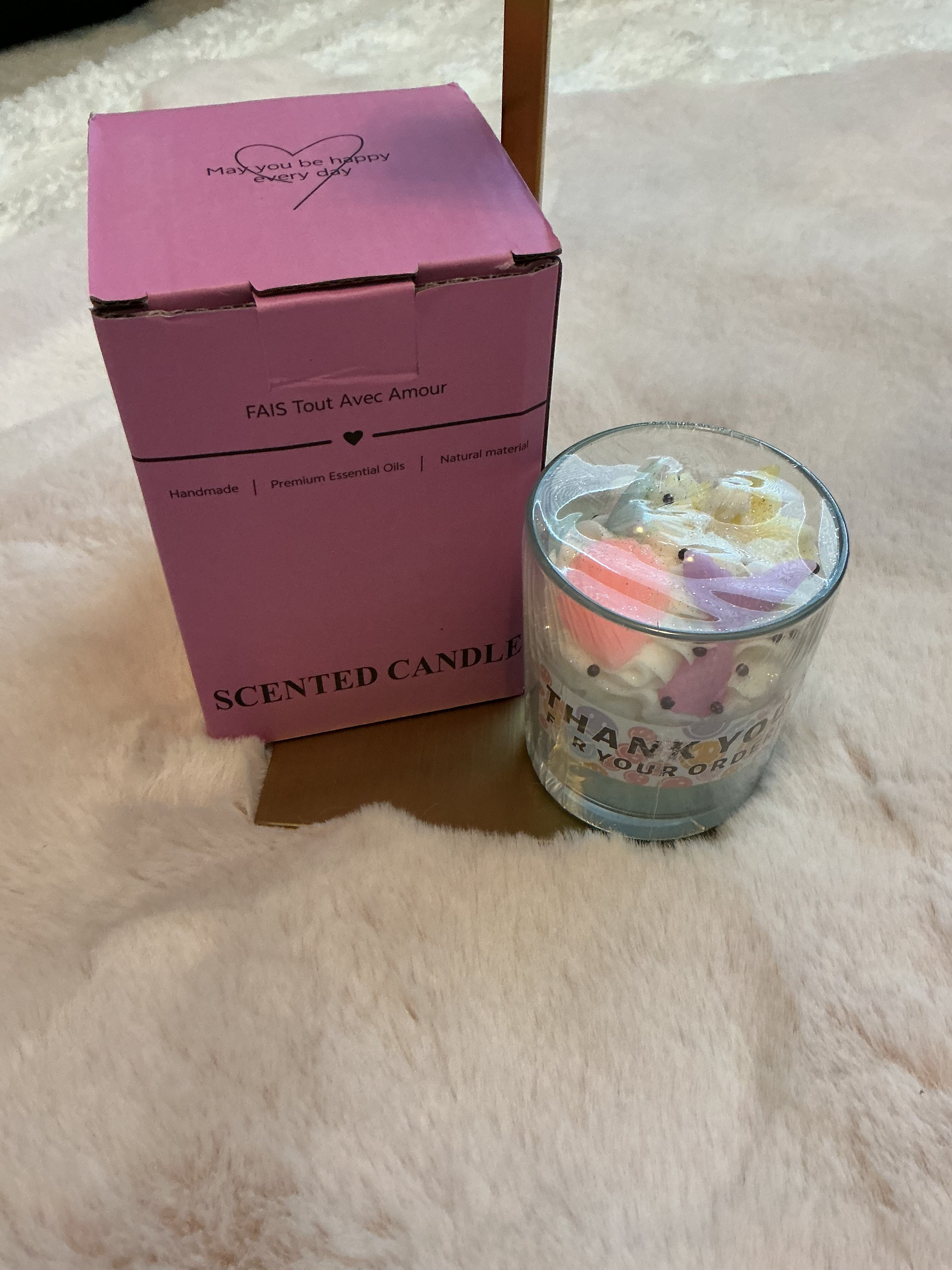 SWEET SCENTED DECORATIVE CANDLE WITH GIFT BOX