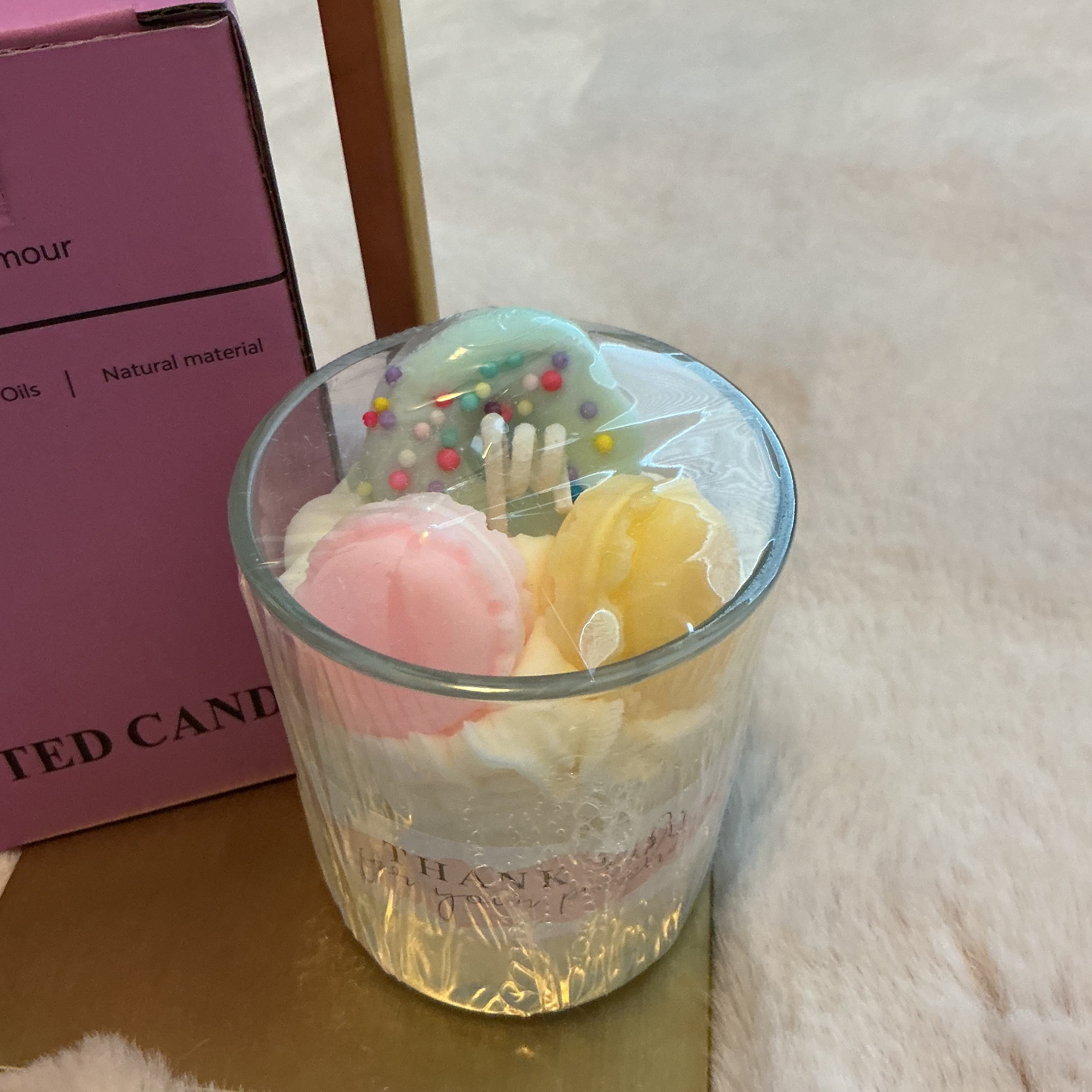 SWEET SCENTED DECORATIVE CANDLE WITH GIFT BOX