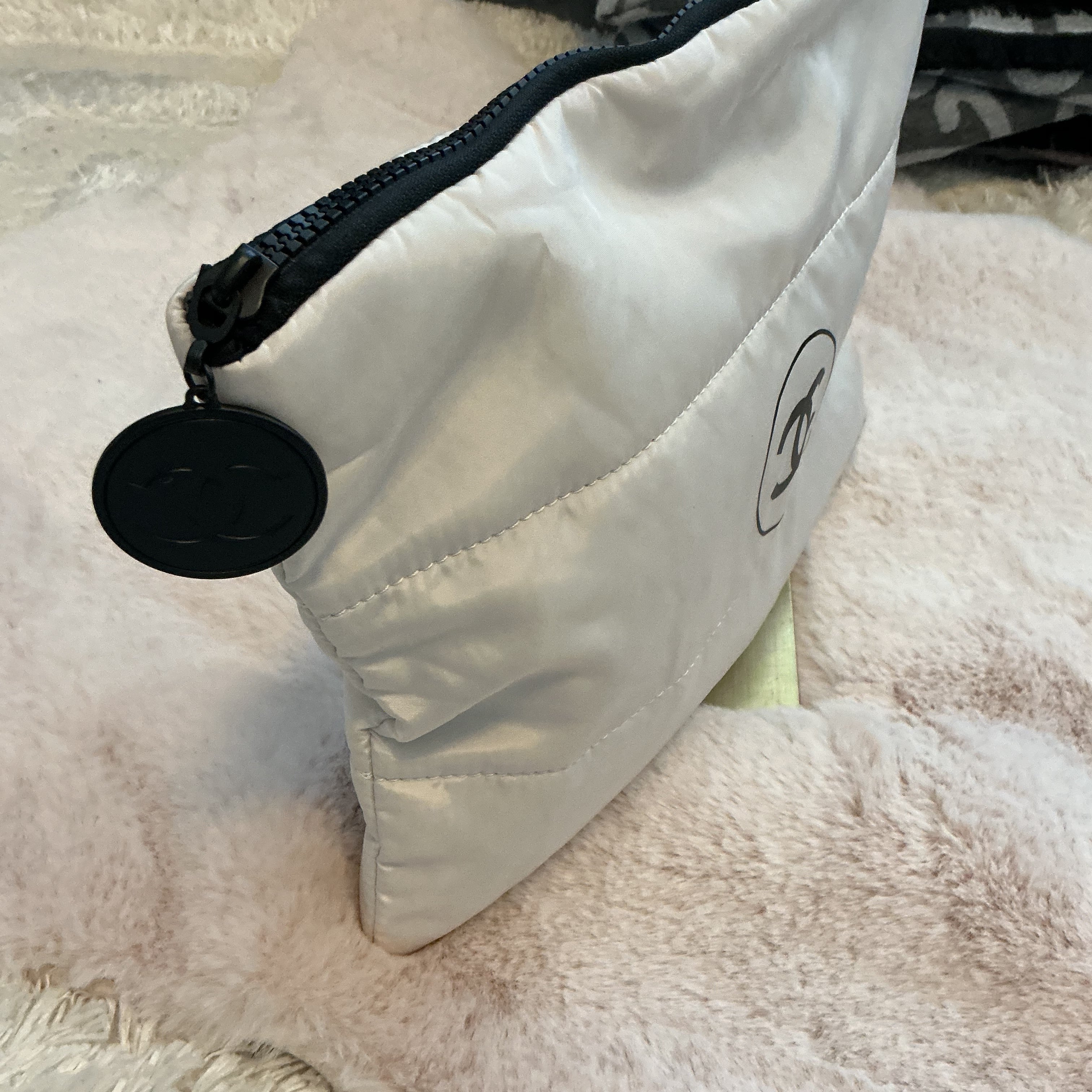 CHANEL PARFUME MAKE UP POUCH GWP ITEM