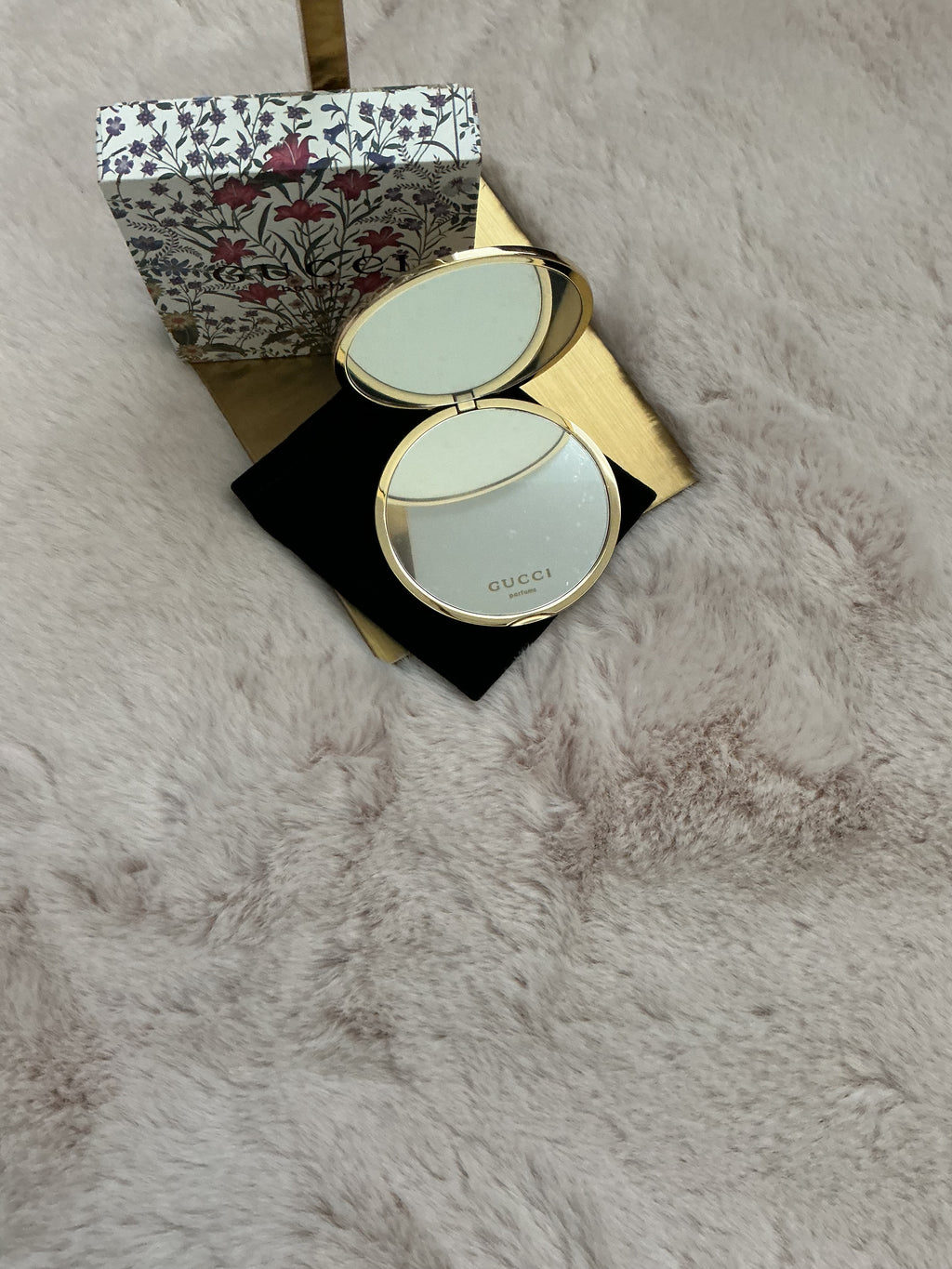 GUCCI BEAUTY COMPACT MIRROR VIP ITEM