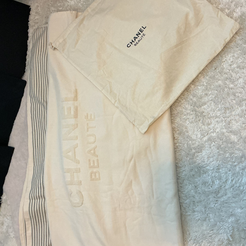 CHANEL BEAUTE BEACH/POOL TOWEL WITH CANVAS CARRYING BAG GWP ITEM