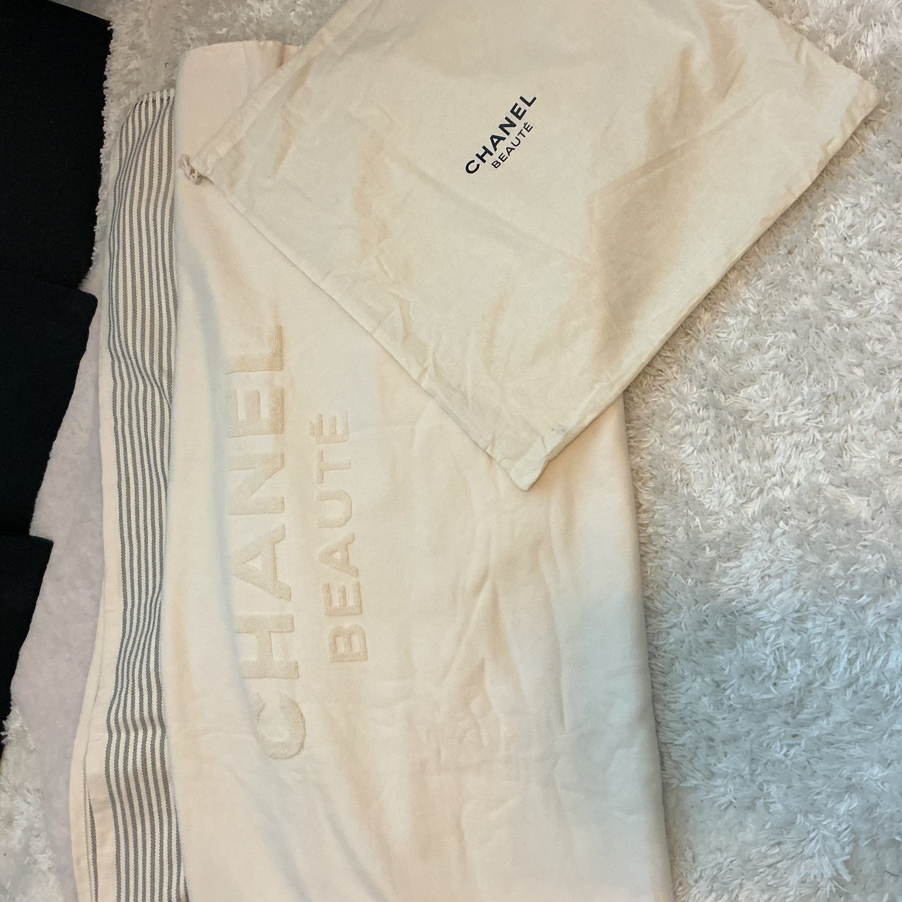 CHANEL BEAUTE BEACH/POOL TOWEL WITH CANVAS CARRYING BAG GWP ITEM